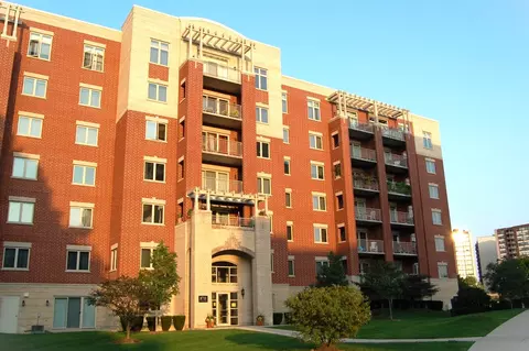 8711 W Bryn Mawr Ave #604, Chicago, IL 60631