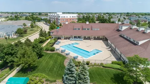 Exterior - 2808 Edgebrook Ct, Naperville, IL 60564 photo 6 of 8