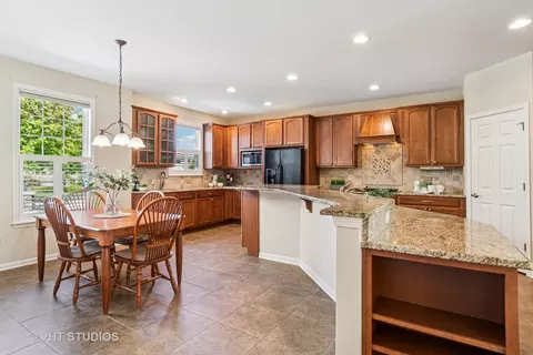 Kitchen - 2808 Edgebrook Ct, Naperville, IL 60564 photo 1 of 3