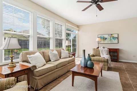 Living - 2808 Edgebrook Ct, Naperville, IL 60564 photo 4 of 4