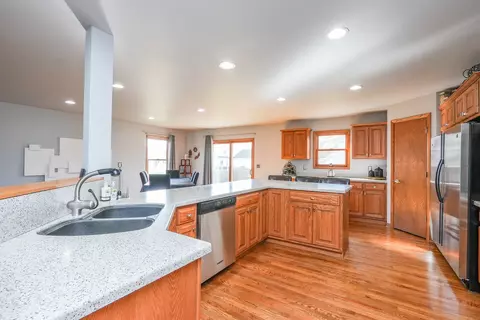 Kitchen - 1135 Eagle Cir, Bourbonnais, IL 60914 photo 8 of 8