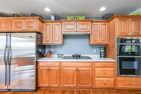 Kitchen - 1135 Eagle Cir, Bourbonnais, IL 60914 photo 6 of 8