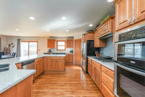 Kitchen - 1135 Eagle Cir, Bourbonnais, IL 60914 photo 4 of 8