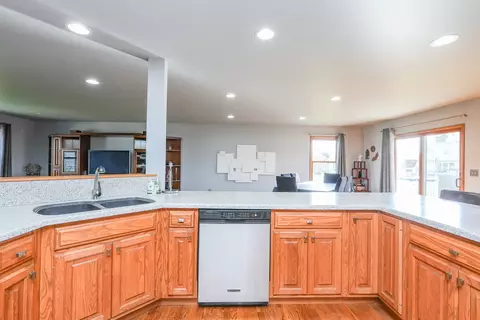 Kitchen - 1135 Eagle Cir, Bourbonnais, IL 60914 photo 7 of 8