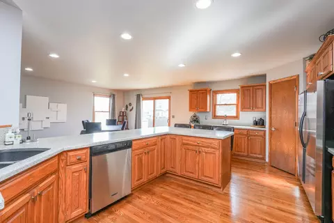 Kitchen - 1135 Eagle Cir, Bourbonnais, IL 60914 photo 5 of 8