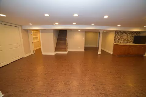 813 S Wolf Rd, Des Plaines, IL 60016 photo 35
