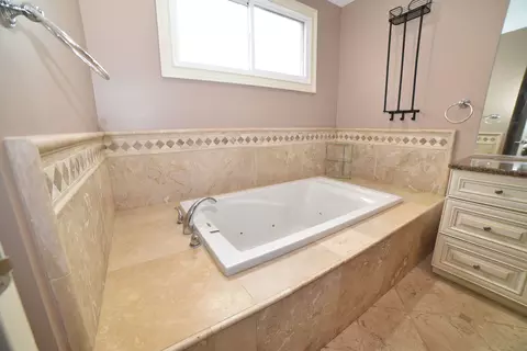 813 S Wolf Rd, Des Plaines, IL 60016 photo 15