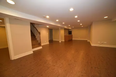 813 S Wolf Rd, Des Plaines, IL 60016 photo 33