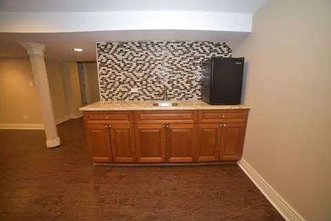 813 S Wolf Rd, Des Plaines, IL 60016 photo 34