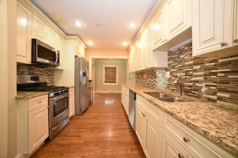 813 S Wolf Rd, Des Plaines, IL 60016 photo 19
