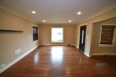 813 S Wolf Rd, Des Plaines, IL 60016 photo 5