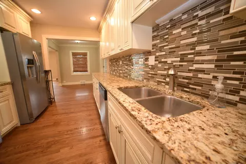 813 S Wolf Rd, Des Plaines, IL 60016 photo 20