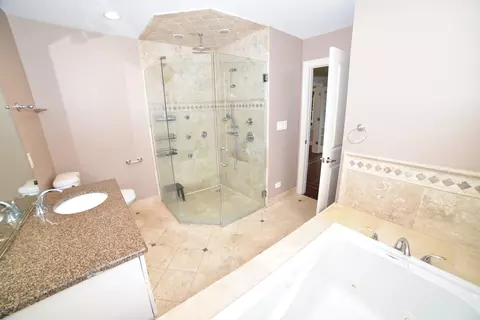 813 S Wolf Rd, Des Plaines, IL 60016 photo 14