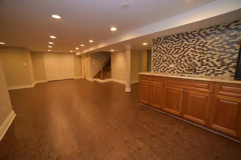 813 S Wolf Rd, Des Plaines, IL 60016 photo 30