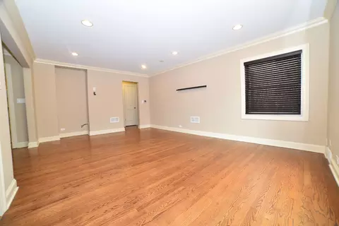 813 S Wolf Rd, Des Plaines, IL 60016 photo 4
