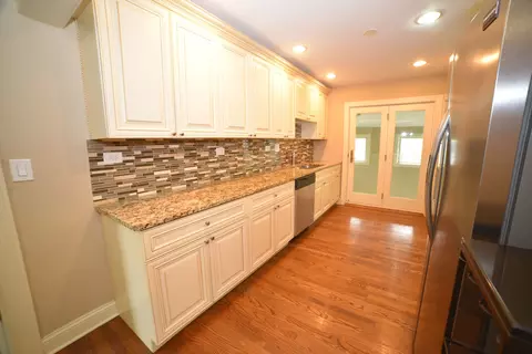 813 S Wolf Rd, Des Plaines, IL 60016 photo 17