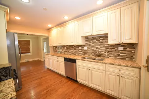 813 S Wolf Rd, Des Plaines, IL 60016 photo 21