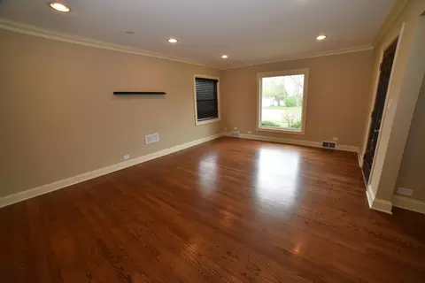 813 S Wolf Rd, Des Plaines, IL 60016 photo 6