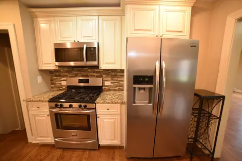 813 S Wolf Rd, Des Plaines, IL 60016 photo 18