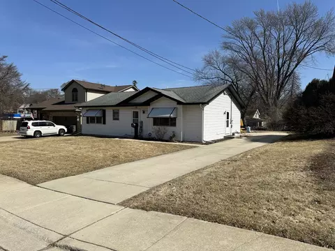 19 Sheridan St, Elgin, IL 60123