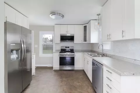 Kitchen - 1805 E Lincoln St, Bloomington, IL 61701 photo 1 of 3