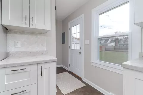 Entry Way - 1805 E Lincoln St, Bloomington, IL 61701 photo 1 of 1