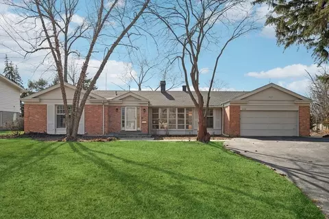 334 Seven Pines Cir, Highland Park, IL 60035