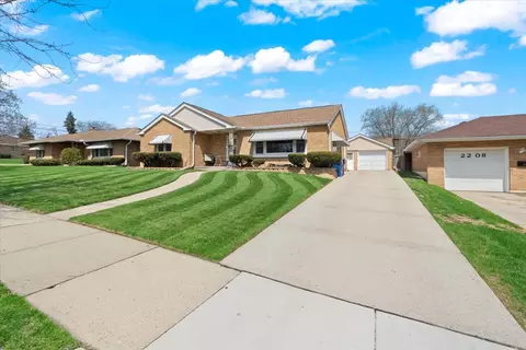 2212 8th Pkwy, Waukegan, IL 60085