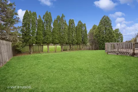 695 W Paddock Dr, Wheeling, IL 60090 photo 17