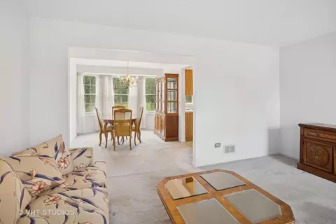 695 W Paddock Dr, Wheeling, IL 60090 photo 3
