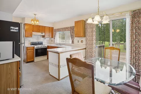 695 W Paddock Dr, Wheeling, IL 60090 photo 5