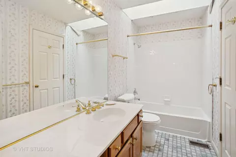695 W Paddock Dr, Wheeling, IL 60090 photo 14