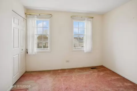 695 W Paddock Dr, Wheeling, IL 60090 photo 13