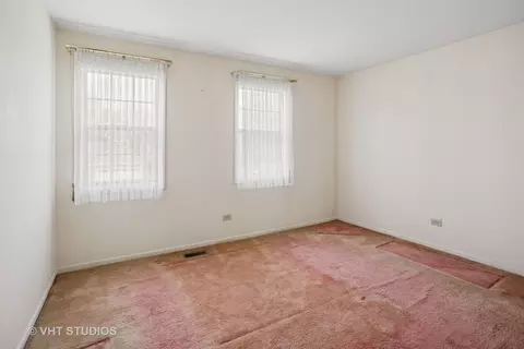 695 W Paddock Dr, Wheeling, IL 60090 photo 12