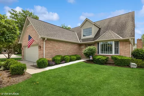 914 Wedgewood Dr, Crystal Lake, IL 60014