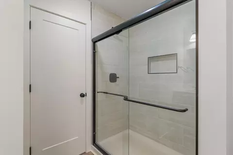 Bath - 3712 Lighthouse Pointe Pt, Champaign, IL 61822 photo 4 of 4