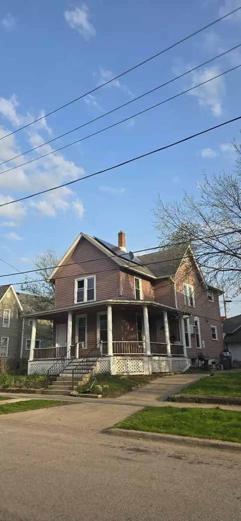 475 Laurel St, Elgin, IL 60120