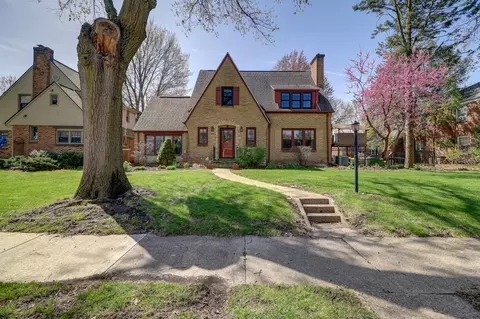 403 W 13th St, Sterling, IL 61081