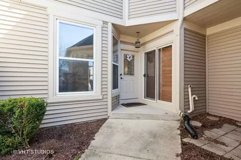 960 Heathrow Ln, Naperville, IL 60540