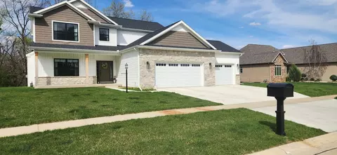 2102 Slade Ln E, Mahomet, IL 61853