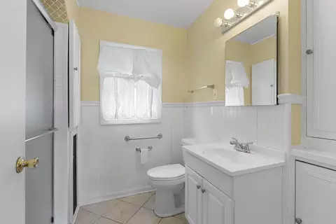 Bath - 825 Saint John St, Elgin, IL 60120 photo 1 of 1