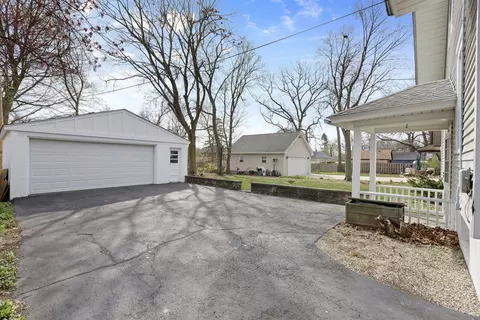 Exterior - 825 Saint John St, Elgin, IL 60120 photo 4 of 5