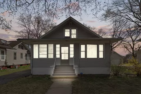 Exterior - 825 Saint John St, Elgin, IL 60120 photo 5 of 5