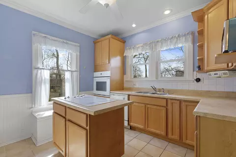 Kitchen - 825 Saint John St, Elgin, IL 60120 photo 1 of 2