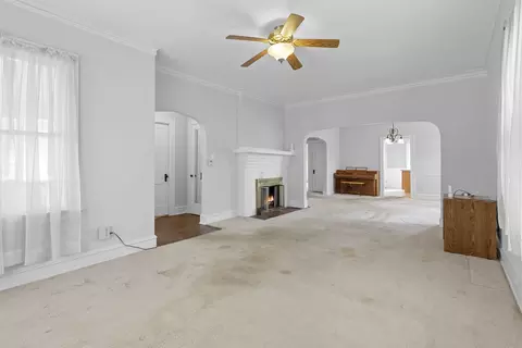 Living - 825 Saint John St, Elgin, IL 60120 photo 2 of 5