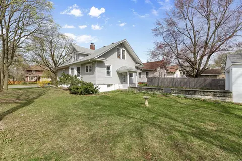 Exterior - 825 Saint John St, Elgin, IL 60120 photo 3 of 5