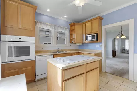Kitchen - 825 Saint John St, Elgin, IL 60120 photo 2 of 2