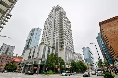 200 W Grand Ave #702, Chicago, IL 60654