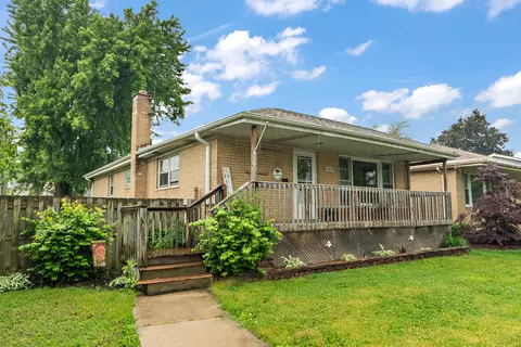 15058 Tripp Ave, Midlothian, IL 60445
