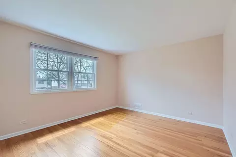 Bedroom - 1908 E Seneca Ln, Mount Prospect, IL 60056 photo 9 of 10